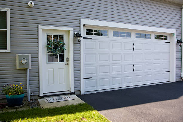24/7 Emergency Garage Door Panel Replacement experts in Brighton, IL